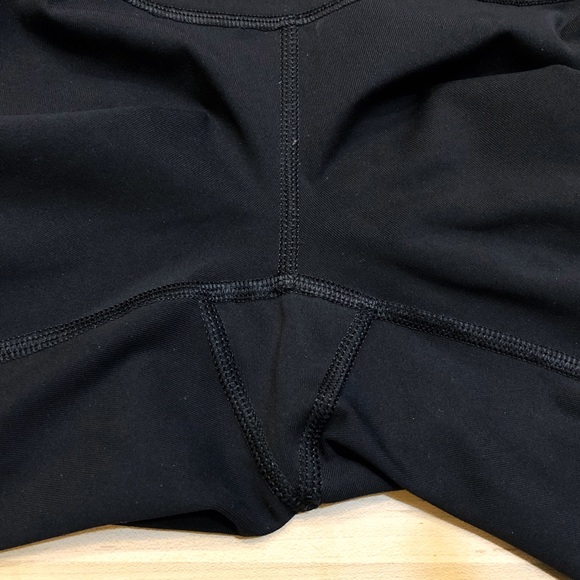 Lululemon Black Low Rise Crop Leggings - Picture 5 of 8